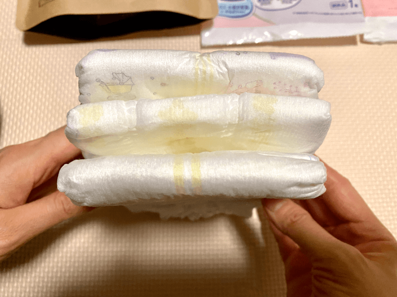 アカチャンホンポの試供品でもらったおむつで、薄さなどを比較。